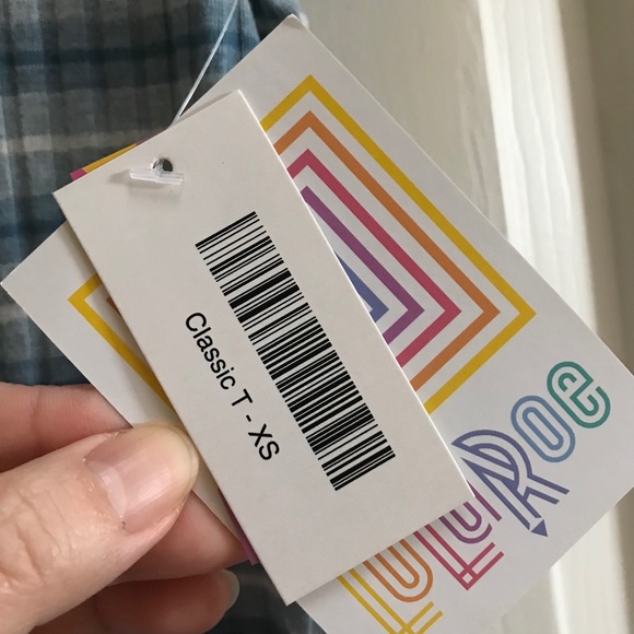 NWT Super cute Lularoe Classic Tee! - Picture 3 of 3